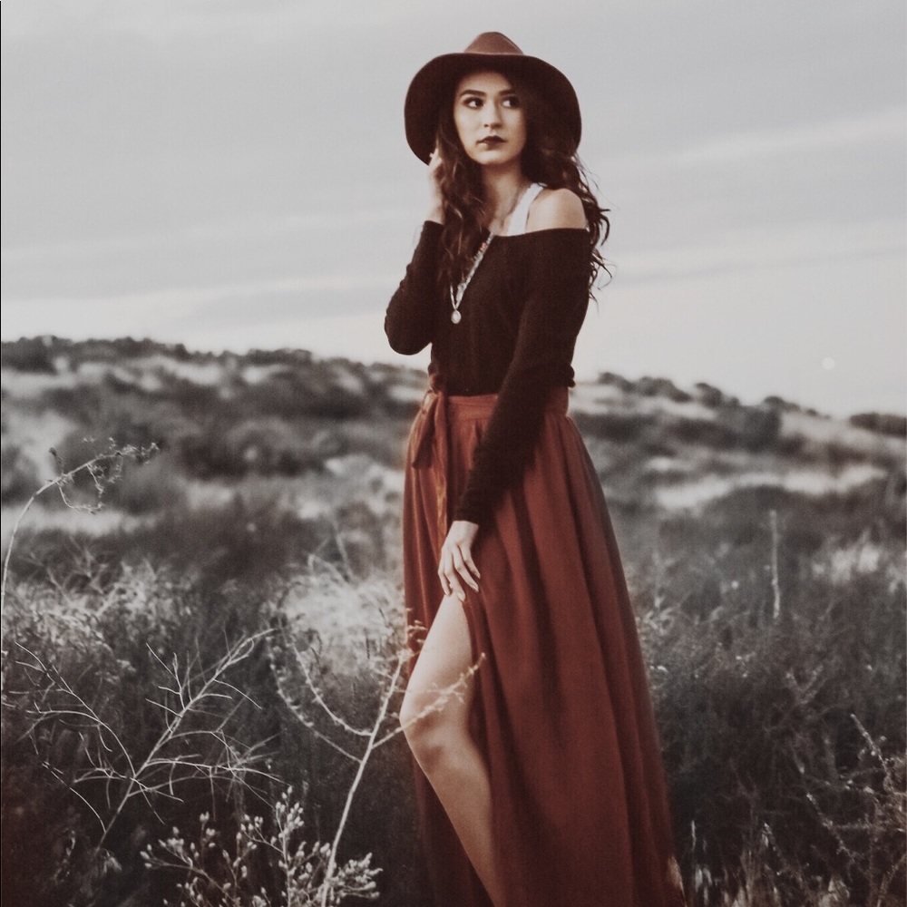 MOVING NEED EVERYTHING GONE! MEET YOUR POSHER